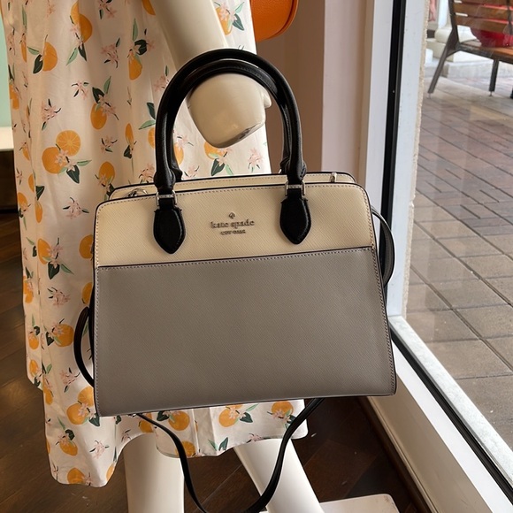 Kate Spade Madison Safiano Leather Medium Satchel Handbag
Platinum Gray
NWT - Picture 9 of 16